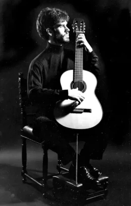 Paul Galbraith experimenting with a vertical six-string guitar and endpin.